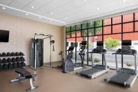 Home2 Suites By Hilton Phoenix Downtownにあるフィットネスセンターまたはフィットネス設備