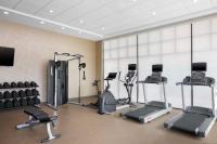 Home2 Suites By Hilton Phoenix Downtownにあるフィットネスセンターまたはフィットネス設備