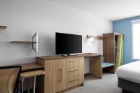 Home2 Suites By Hilton Phoenix Downtownにあるテレビまたはエンターテインメントセンター