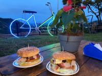 Jídlo v hotelu nebo okolí