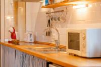 A kitchen or kitchenette at T1· Family Getaway 50m from the Beach