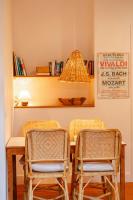 A seating area at T1· Family Getaway 50m from the Beach