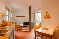 A seating area at T1· Family Getaway 50m from the Beach