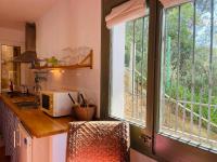 A kitchen or kitchenette at T1· Family Getaway 50m from the Beach