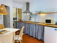 A kitchen or kitchenette at T1· Family Getaway 50m from the Beach
