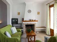 TV a/nebo společenská místnost v ubytování Casa Louise - Great Value 3 Bedroom House In Son Bou - Perfect For Families