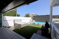 Basen w obiekcie Luxury Puerto Calero Villa Casa Nublo 3 Bedrooms Private Pool Terrace With Seaviews Lanzarote lub w pobliżu