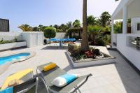 Basen w obiekcie Luxury Puerto Calero Villa Casa Nublo 3 Bedrooms Private Pool Terrace With Seaviews Lanzarote lub w pobliżu