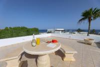 Napoje w obiekcie Luxury Puerto Calero Villa Casa Nublo 3 Bedrooms Private Pool Terrace With Seaviews Lanzarote