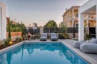 Bazén v ubytovaní Sensational Dubrovnik Villa Villa Filia 6 Bedrooms Overlooking Dubrovnik City Walls Old Town alebo v jeho blízkosti