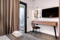 Televízia a/alebo spoločenská miestnosť v ubytovaní Sensational Dubrovnik Villa Villa Filia 6 Bedrooms Overlooking Dubrovnik City Walls Old Town