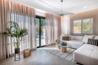 Posedenie v ubytovaní Sensational Dubrovnik Villa Villa Filia 6 Bedrooms Overlooking Dubrovnik City Walls Old Town