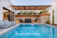 Bazén v ubytovaní Sensational Dubrovnik Villa Villa Filia 6 Bedrooms Overlooking Dubrovnik City Walls Old Town alebo v jeho blízkosti