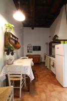A kitchen or kitchenette at Palazzo 1500 Frescobaldi - Piano nobile x 5 - A Casa di Alfonso
