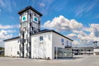 スプリングにあるClarion Pointeの時計塔のある白い大きな建物