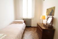 A bed or beds in a room at Palazzo 1500 Frescobaldi - Piano nobile x 5 - A Casa di Alfonso