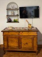 A television and/or entertainment centre at Palazzo 1500 Frescobaldi - Piano nobile x 5 - A Casa di Alfonso