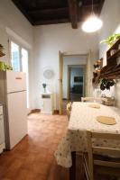 A kitchen or kitchenette at Palazzo 1500 Frescobaldi - Piano nobile x 5 - A Casa di Alfonso