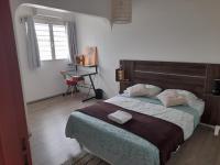 Logement intéressantにあるベッド