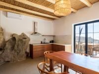 Kuchyňa alebo kuchynka v ubytovaní Pure Mykonos Villa