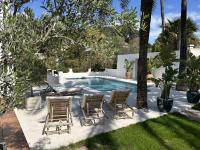 Bazén v ubytování Villa Enri Villa y Casita con Piscina y Jacuzzi nebo v jeho okolí