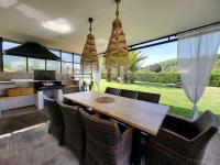 Kuchyň nebo kuchyňský kout v ubytování Villa Enri Villa y Casita con Piscina y Jacuzzi