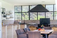 Posezení v ubytování Villa Enri Villa y Casita con Piscina y Jacuzzi