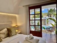 Postel nebo postele na pokoji v ubytování Villa Enri Villa y Casita con Piscina y Jacuzzi