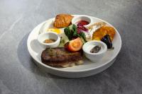 Jídlo v hotelu nebo okolí