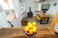 Televízia a/alebo spoločenská miestnosť v ubytovaní House Jelena