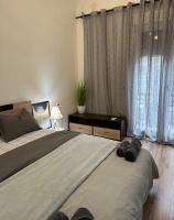 Posteľ alebo postele v izbe v ubytovaní Charcoal Thirteen Apartment
