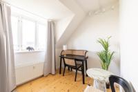 Půdorys ubytování Bright 3BR Apartment with Balcony and Amazing Lake View