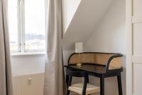 Půdorys ubytování Bright 3BR Apartment with Balcony and Amazing Lake View