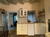 Kuchyňa alebo kuchynka v ubytovaní Authentic farmhouse (Söjtöry-Domonkos Ház)