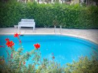 Bazén v ubytování Ibiscus Apt with Pool, walk to beach, Harbour,Kato Paphos nebo v jeho okolí