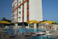 Bazén v ubytování Denizkumu Hotel nebo v jeho okolí