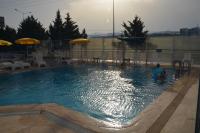 Bazén v ubytování Denizkumu Hotel nebo v jeho okolí