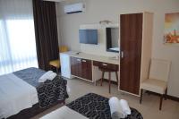 Postel nebo postele na pokoji v ubytování Denizkumu Hotel