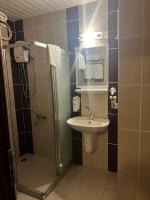 Koupelna v ubytování Denizkumu Hotel