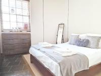 Postel nebo postele na pokoji v ubytování 1 bedroom flat in Kings Cross