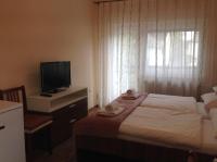 Łóżko lub łóżka w pokoju w obiekcie Jókai Apartmanház