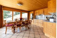 Kuchyň nebo kuchyňský kout v ubytování Chalet La Renarde