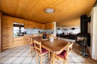 Kuchyň nebo kuchyňský kout v ubytování Chalet La Renarde