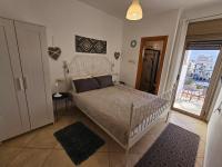 Ein Bett oder Betten in einem Zimmer der Unterkunft shohamseaview