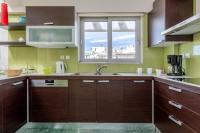 Kuchyňa alebo kuchynka v ubytovaní Elvita Athens Sea View Maisonette