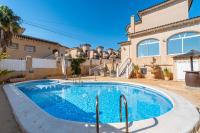 Bazén v ubytovaní 2 Apts in Villa Sun and Happiness alebo v jeho blízkosti