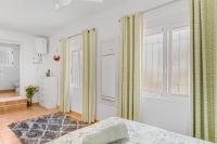 Posteľ alebo postele v izbe v ubytovaní 2 Apts in Villa Sun and Happiness