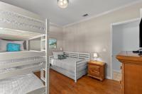 Ein Bett oder Betten in einem Zimmer der Unterkunft Sweet &#39;N Salty Private Gated Beach Heated Pool