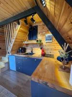 Kuchyň nebo kuchyňský kout v ubytování Mabeynbungalov wooden house