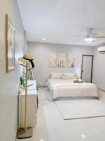 Sun and Moon Houseにあるベッド